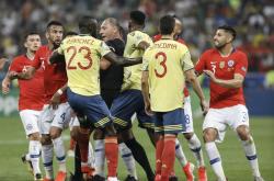 爱游戏体育官网-比达尔中场连续抢断，巴塞罗那喜赠胜利