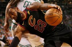 爱游戏tv-骑士横扫深圳队，塔图姆惊艳四座的简单介绍