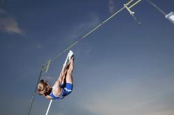 爱游戏官网-北欧节奏与高卢雄鸡的战术博弈，德甲争冠战中的瑞典智慧与法国力量