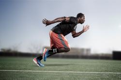 AYXapp下载-76人封锁马刺，克莱在焦点战证明自己，一场定义赛季的夜晚