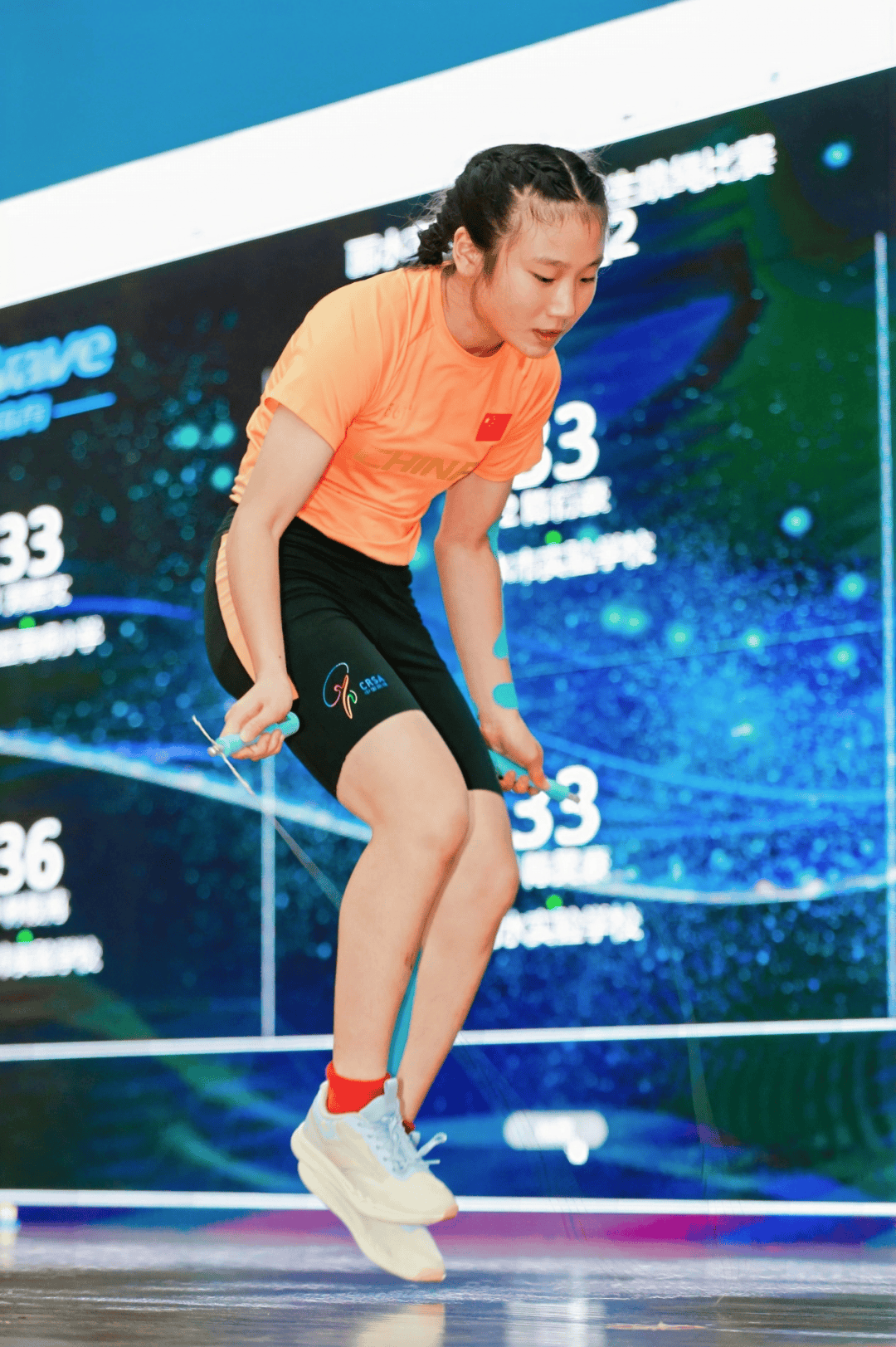 选手们在比赛中勇往直前,勇夺桂冠 选手们在比赛中勇往直前,勇夺桂冠