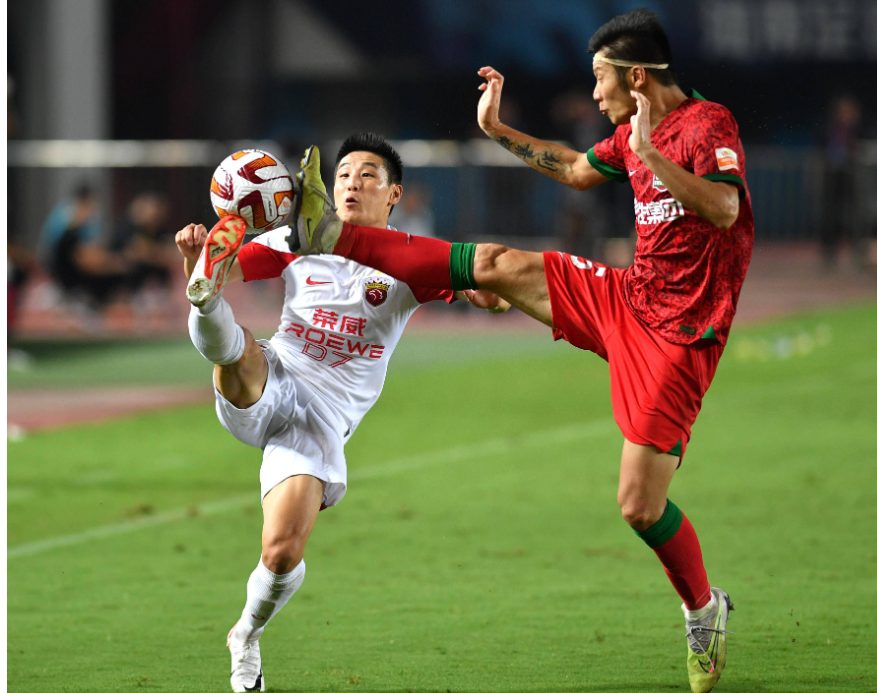 火爆的足球对决即将上演，胜者将晋级的简单介绍