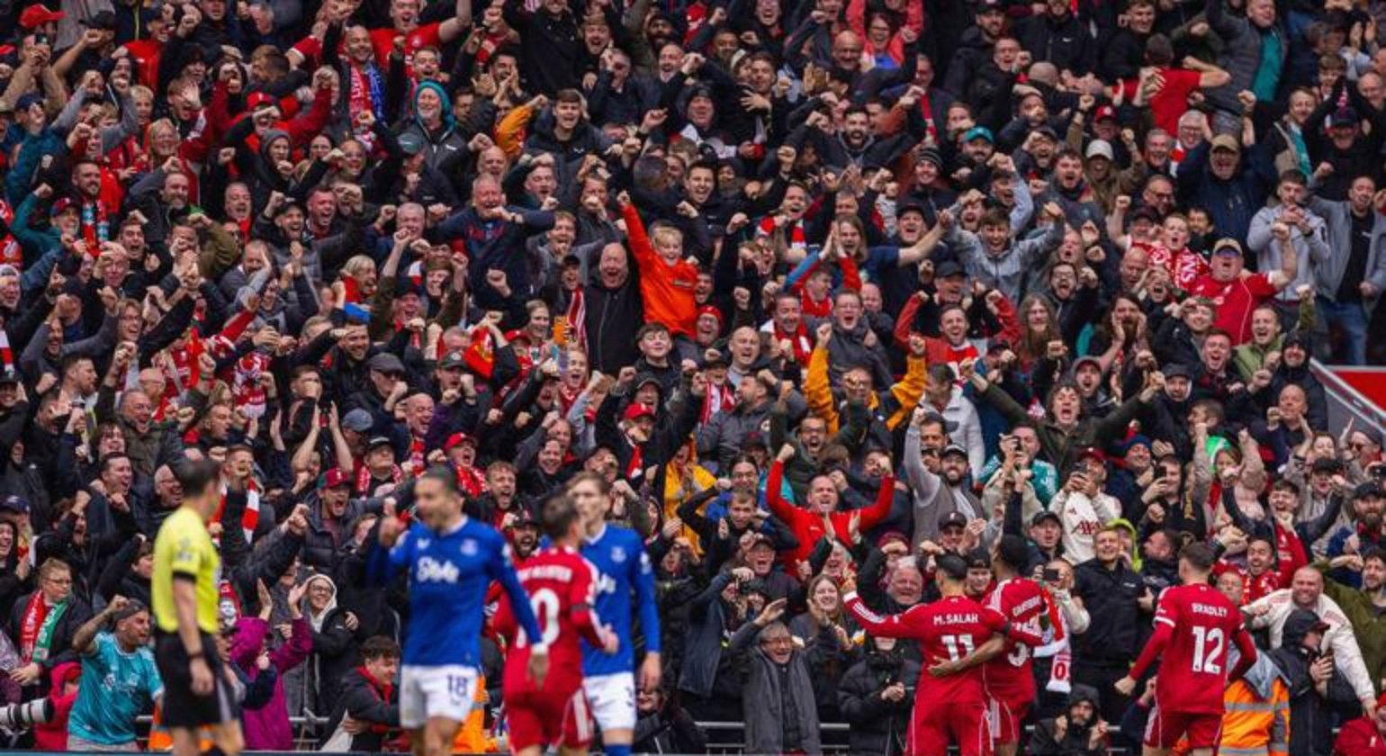 包含富勒姆逼平埃弗顿：争议裁判的词条