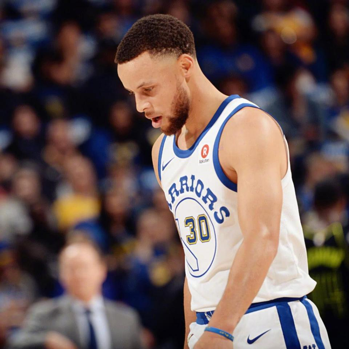 马刺队客场击败鹈鹕队，结束两连败