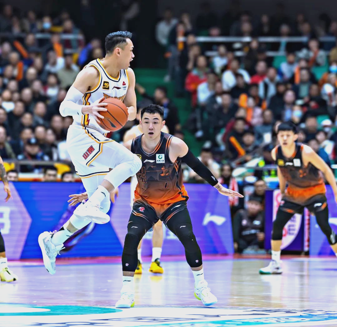 争奇斗艳,篮球盛宴再度上演的简单介绍 争奇斗艳,篮球盛宴再度上演的简单介绍