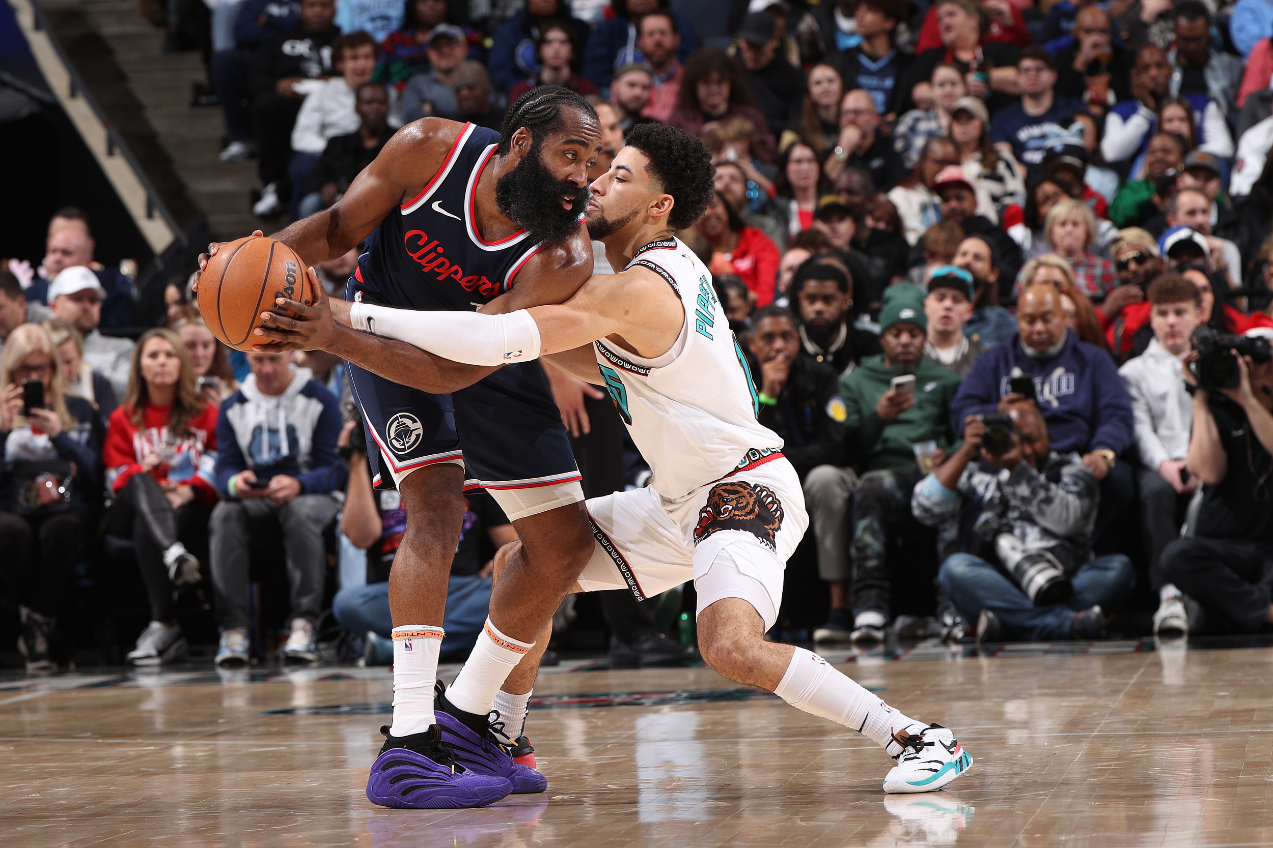 快船客场战胜猛龙,领先稳固! 快船客场战胜猛龙,领先稳固!