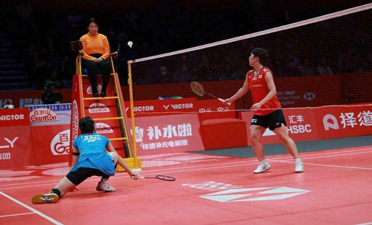 包含中国羽毛球队翻盘印尼羽毛球队，谌龙完成帽子戏法的词条