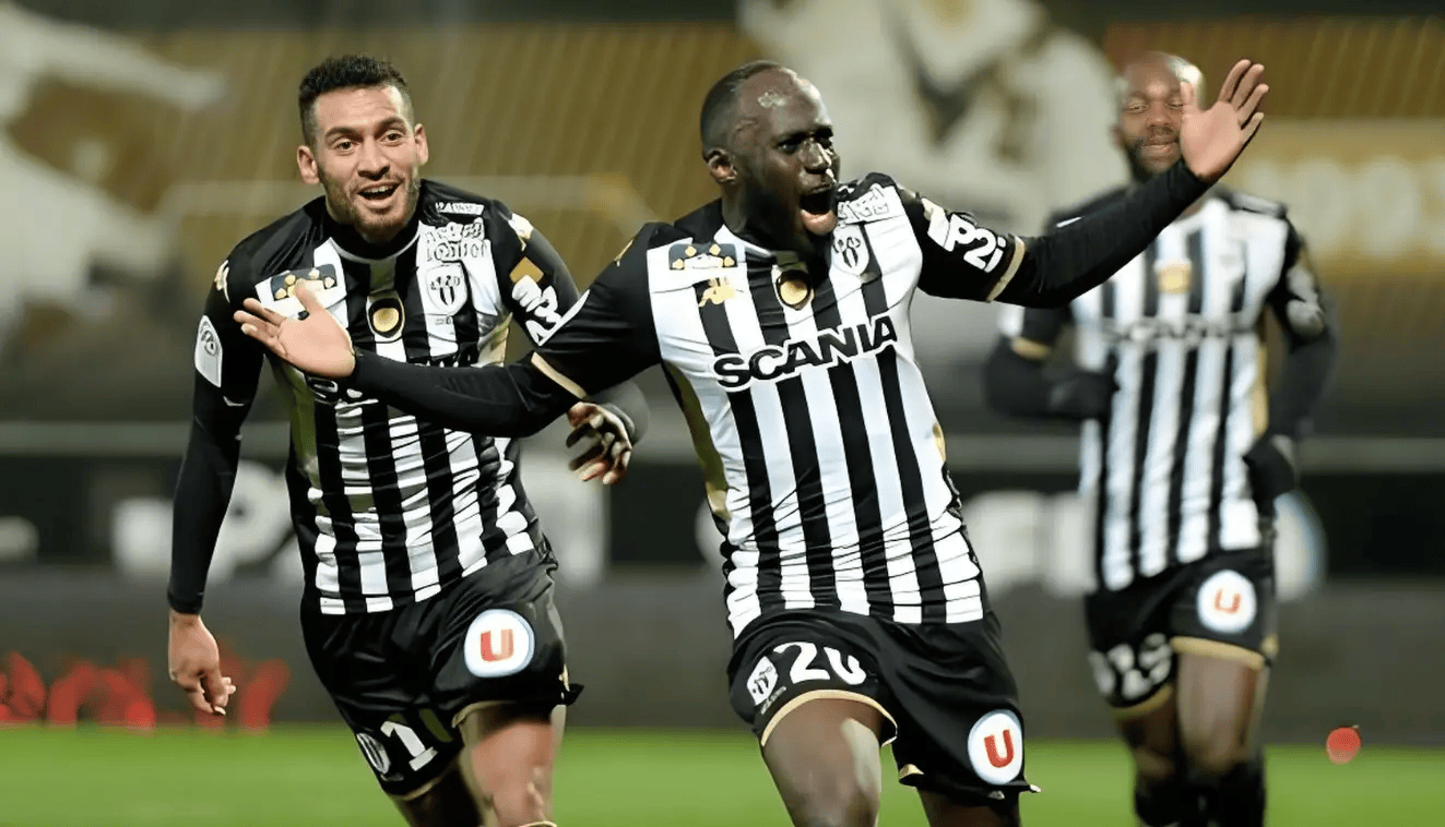 关于蒙彼利埃零封巴黎FC,继续领跑法国联赛的信息 关于蒙彼利埃零封巴黎FC,继续领跑法国联赛的信息