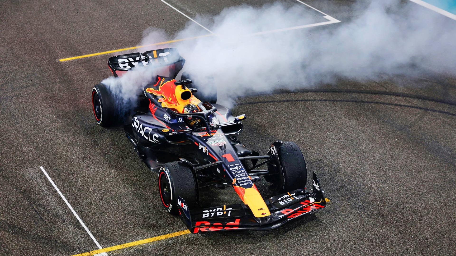 法拉利完胜红牛二队，塞恩斯关键制胜的简单介绍