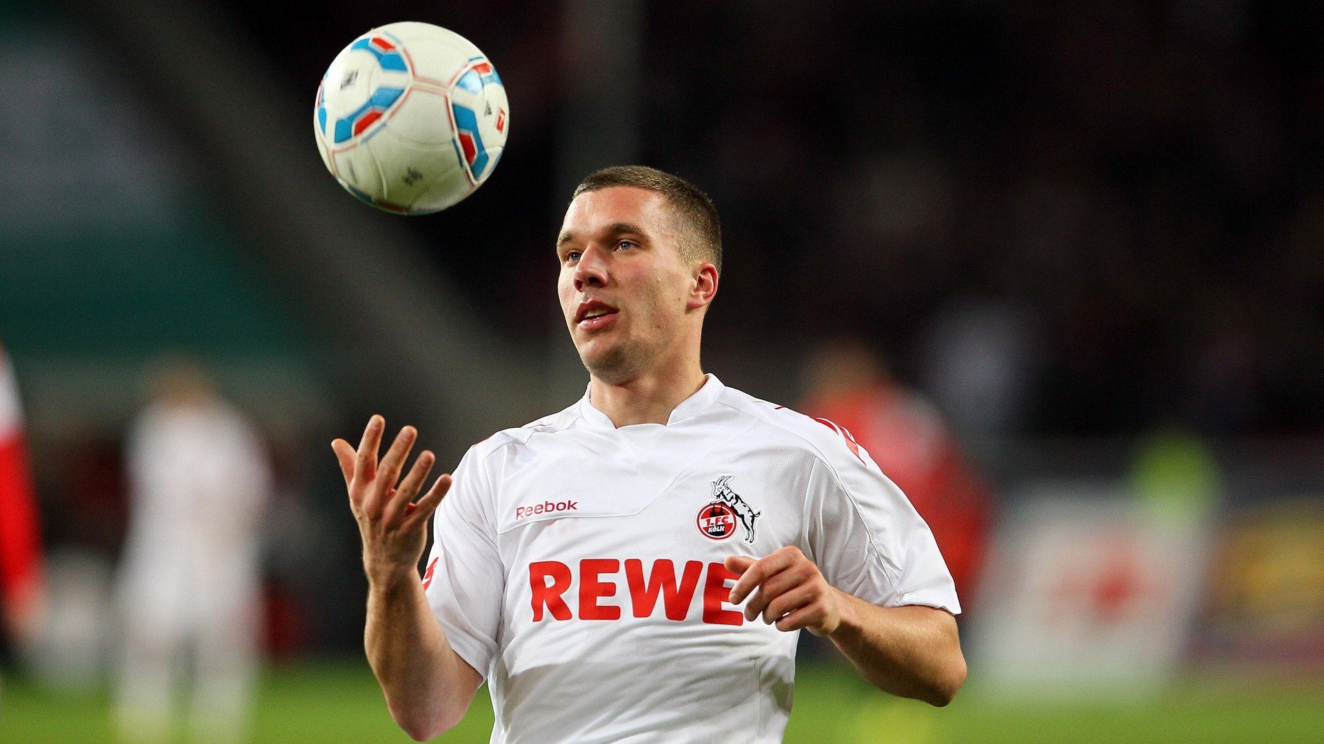 掘金血拼上海队，利拉德存在感拉满，一场跨越时空的篮球狂想