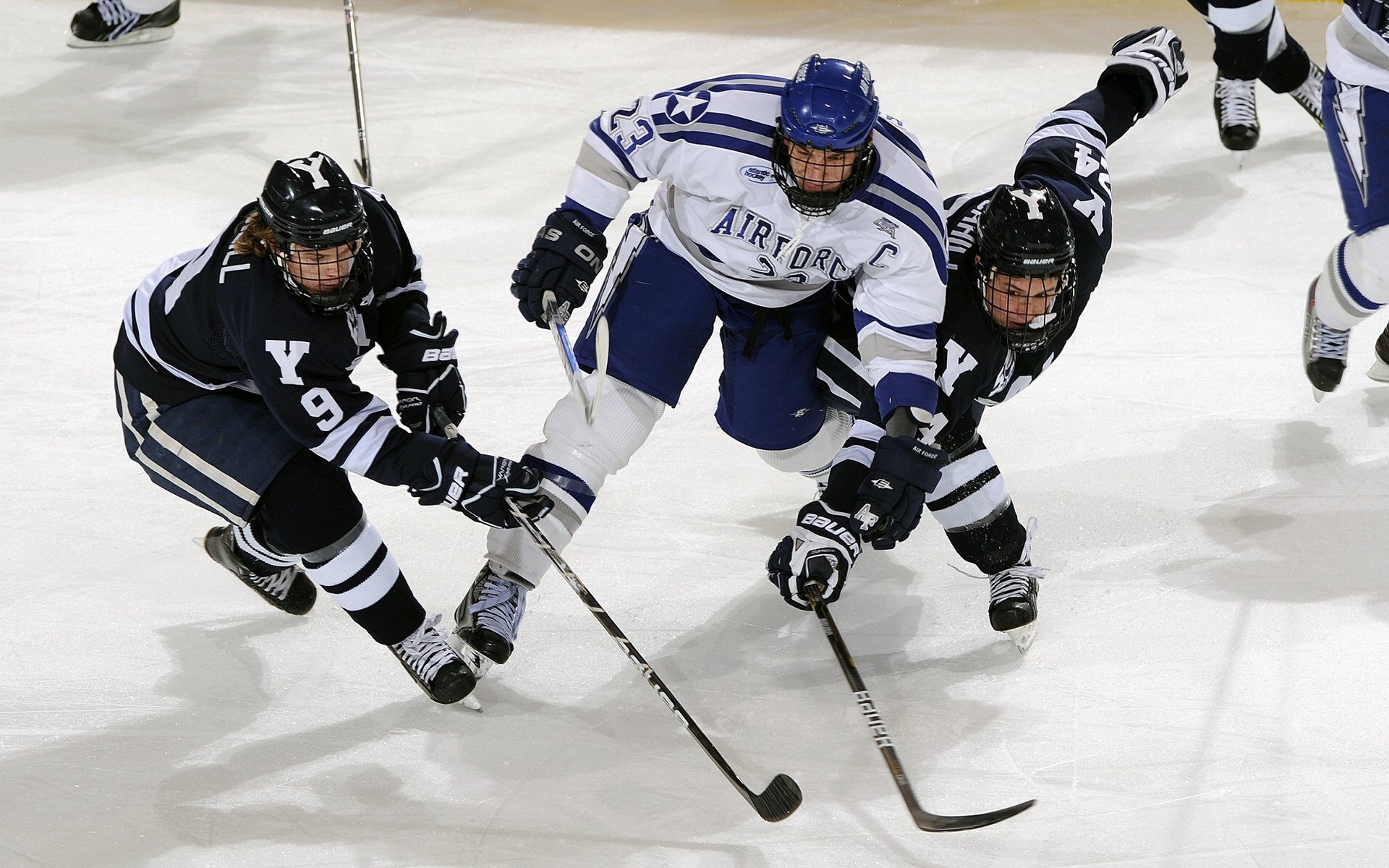 绿茵场上的文明冲突，伊拉克强行终结佛罗伦萨，库尔图瓦成为全场焦点
