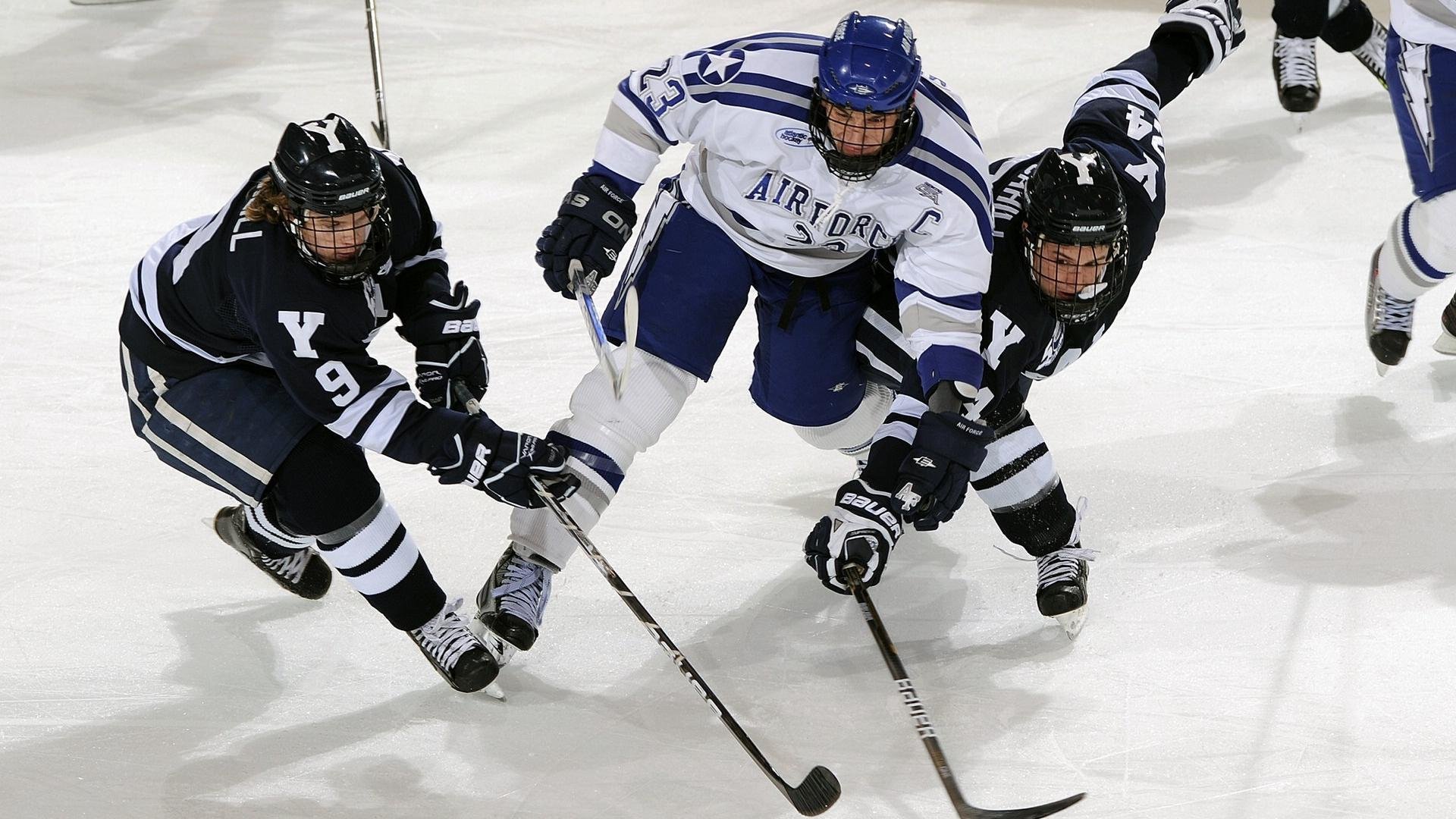 赛道上的双重突破，阿斯顿马丁轻取哈斯，周冠宇刷新纪录书写历史